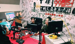 91一男两女直播,一男两女精彩互动，现场气氛热烈